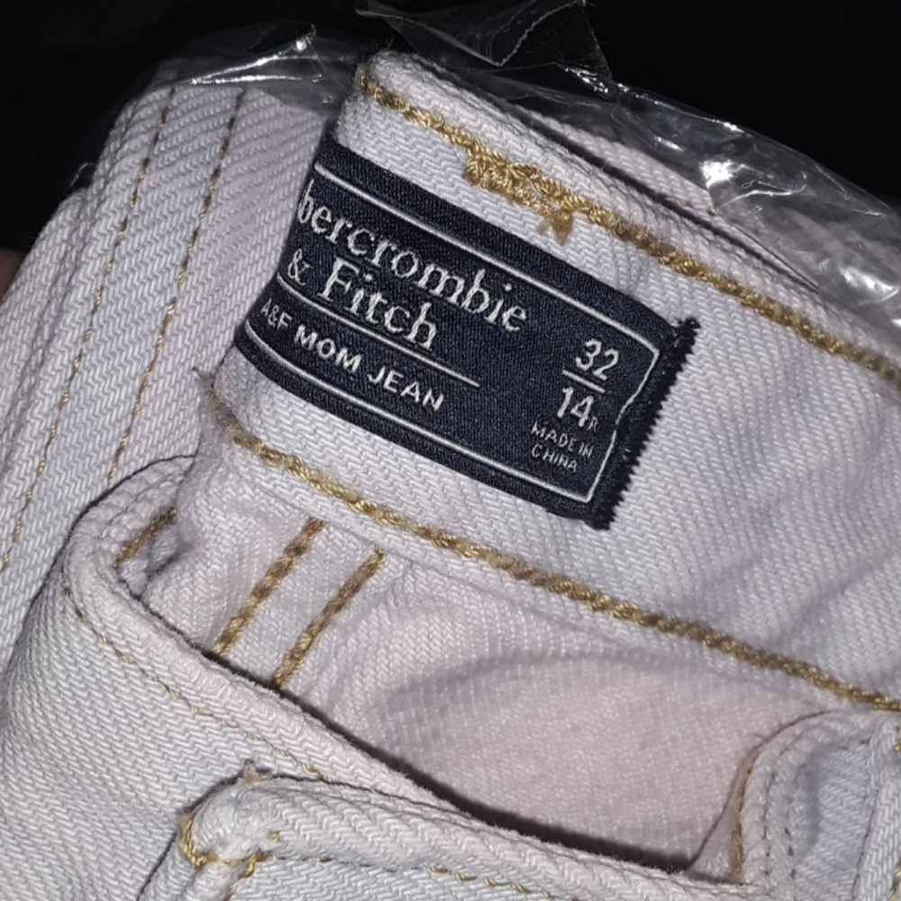 A&F High Rise Mom Jeans - Picture 5 of 6